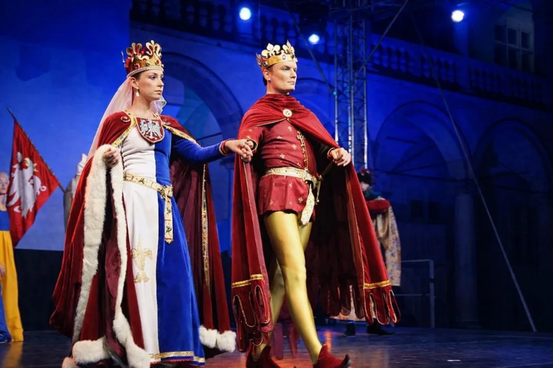 Dziedzictwo artystyczne Fundacji ARDENTE SOLE — kostium i taniec historyczny